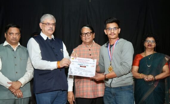 Soham Suryawanshi, TYBBA secured the winner position in Spot Photography Competition at Jallosh Intercollegiate Youth Festival organsied by SPPU