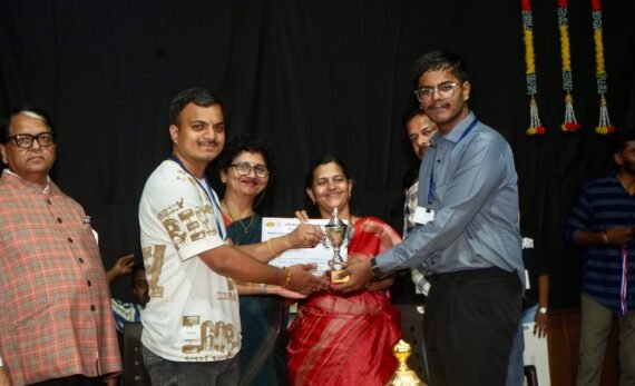 Viraj Rasane  (TYBBA),Ayush Humbare (TYBBA)  bagged the winners trophy in Quiz Competition at Jallosh Intercollegiate Youth Festival organised by SPPU